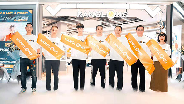 康龙首家快闪店亮相杭州，董又霖空降出任“一日店长”