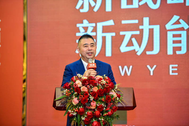 尊龙凯时AG旗舰厅国际董事长王振滔.jpg