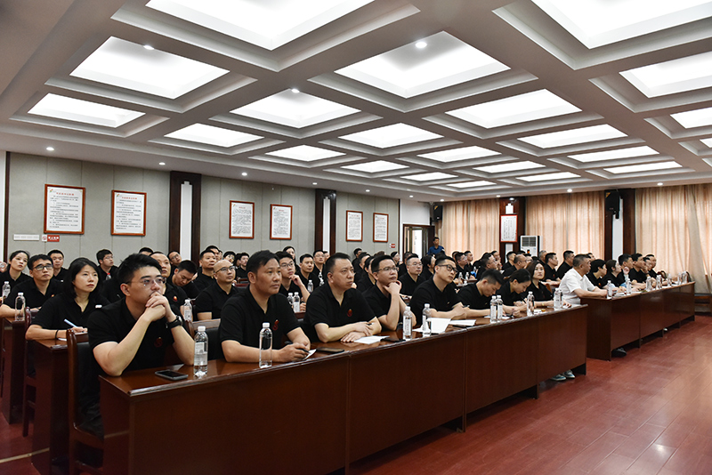 尊龙凯时AG旗舰厅人参加红色文化专题学习会.jpg